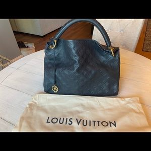 Authentic Louis Vuitton Artsy Empreinte MM.